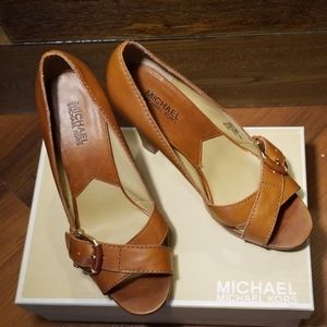 Michael kors pumps